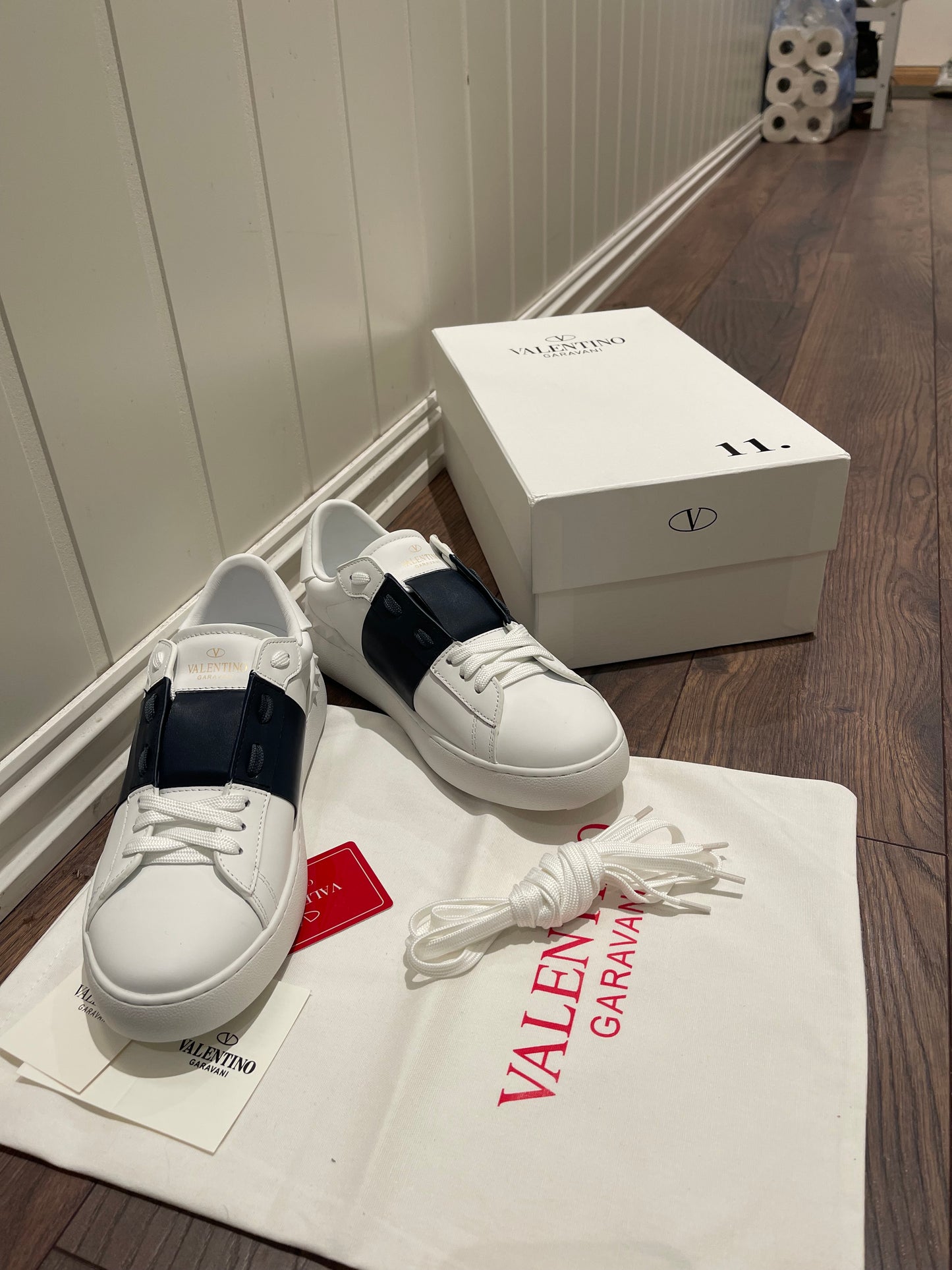 Shoes with stripe