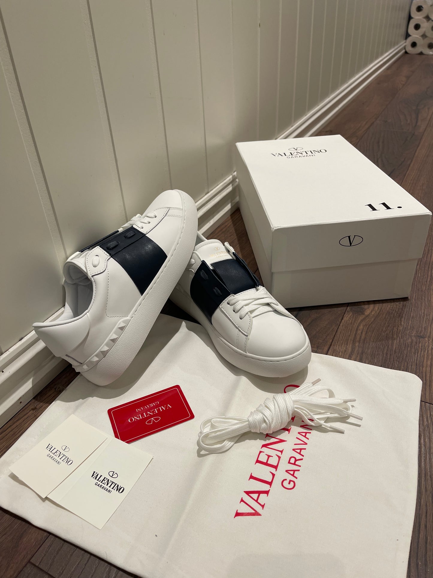 Shoes with stripe