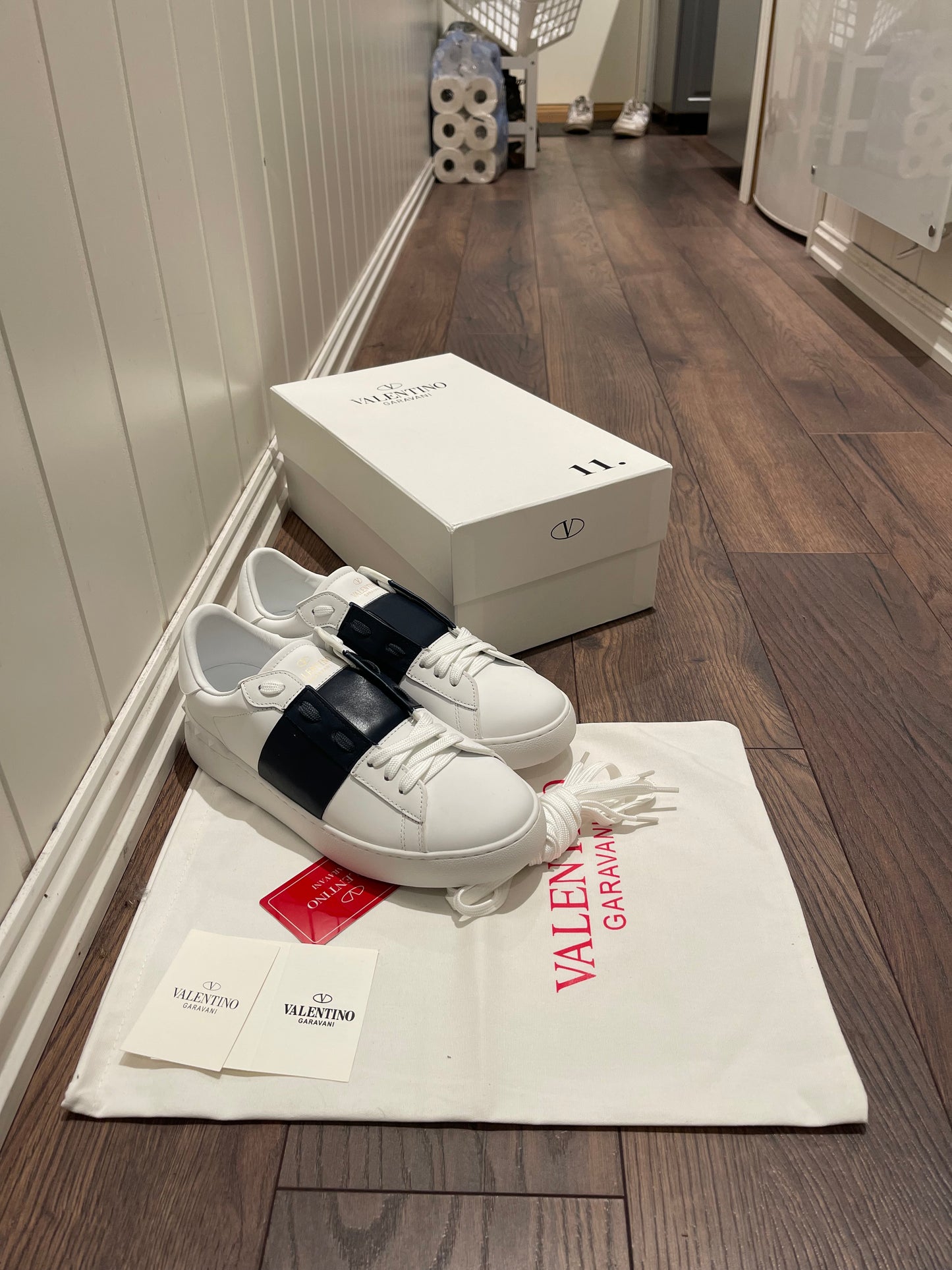 Shoes with stripe