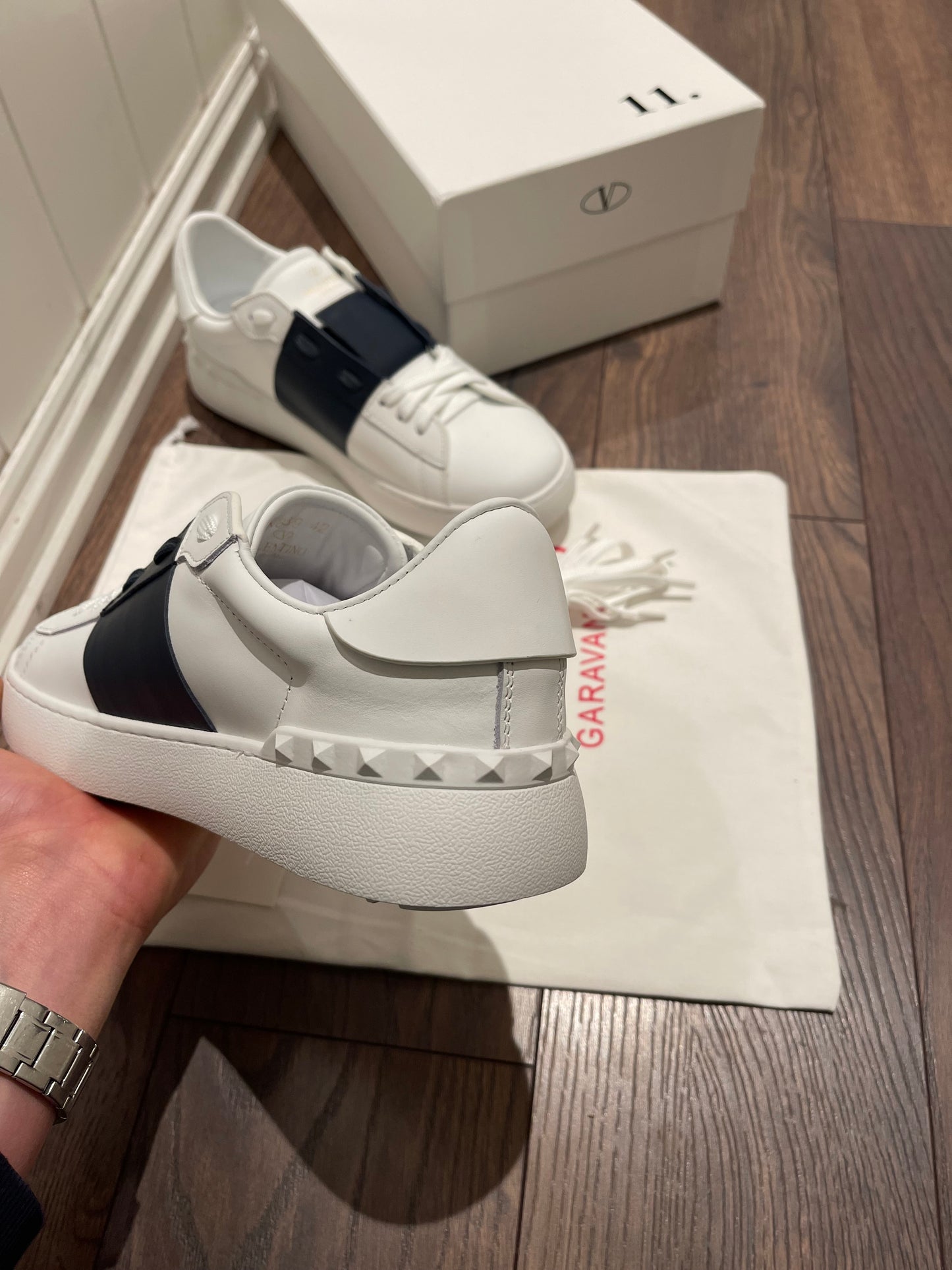 Shoes with stripe